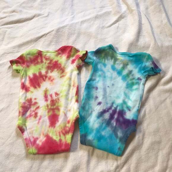 Spiral Tie Dye Onesie 0-3 months‎ - Picture 3 of 3